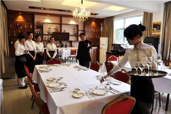 酒店管理專業讀研，餐飲服務方向性價比幾何？